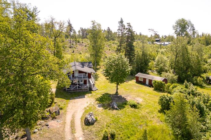 fritidshus på Ladängsstigen 6 Lybeck/Frösåker, Västerås kommun - bild 1