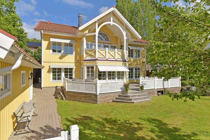 8 rum villa på Stenbockens väg 11 Skälby, Järfälla kommun - bild 1