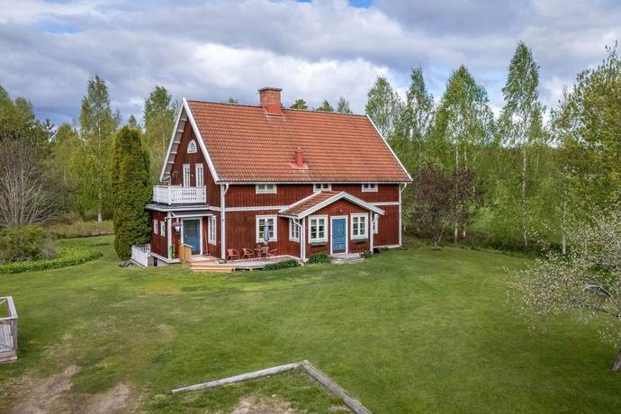 6 rum gård med jordbruk på Innigården Korskrogen, Ljusdals kommun - bild 1