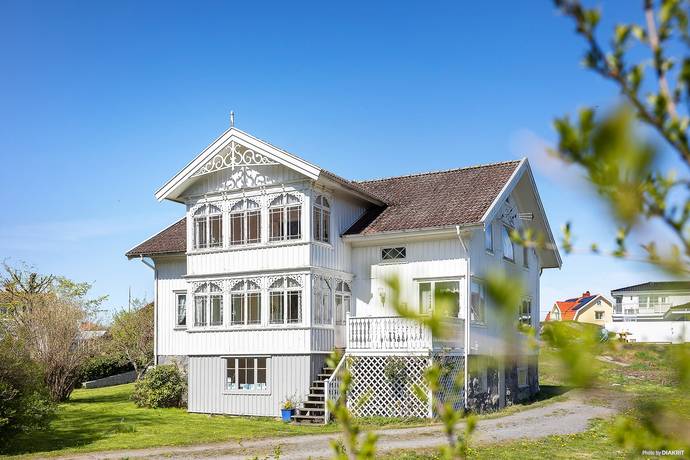 11 rum villa på Slottsvägen 4 Björkö, Öckerö kommun - bild 1