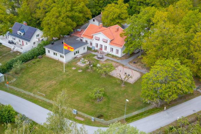 14 rum villa på Ekvägen 6 Centralt, Gnesta kommun - bild 1