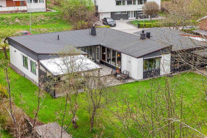 8 rum villa på Svanvägen 16 Rosenkälla, Nyköpings kommun - bild 1