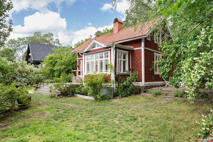 4 rum villa på Kungsvägen 14 Tumba, Botkyrka kommun - bild 1