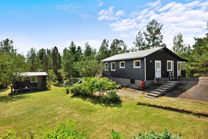 3 rum vinterbonat fritidshus på Höjdpunktsvägen 2 Issjö, Norrtälje kommun - bild 1
