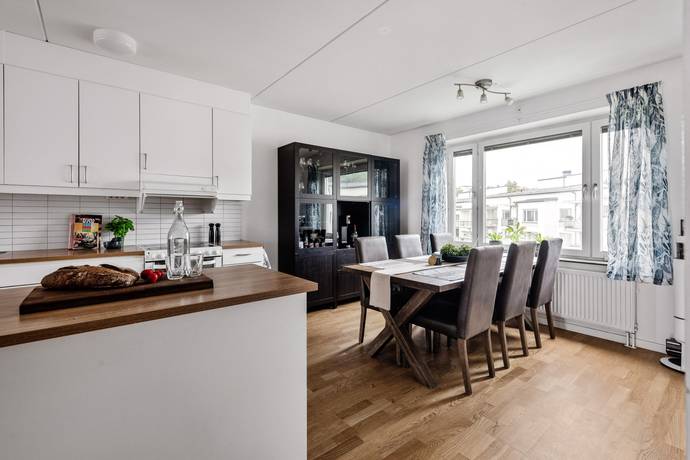 3 rum Lägenhet på Brattforsgatan 7 Farsta Stockholms kommun - bild 1