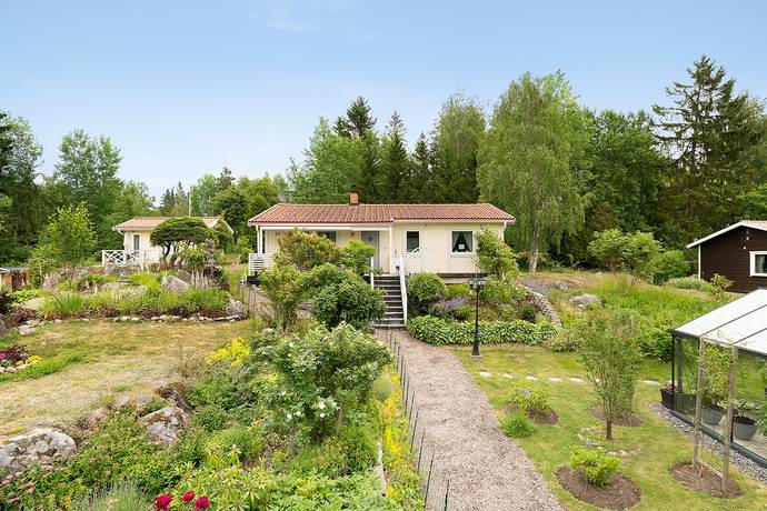 3 rum vinterbonat fritidshus på Ymers väg 11 Nysättra, Norrtälje kommun - bild 1