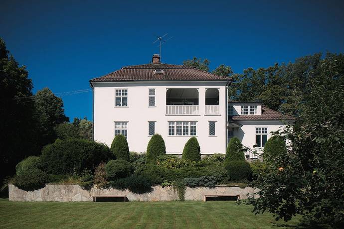 Bild 2: 9 rum villa på Fjalarstigen 3, Danderyds kommun Djursholm