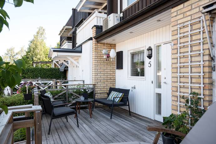 5 rum Radhus på Bronsdolksgatan 5 Brandthovda Västerås kommun - bild 3