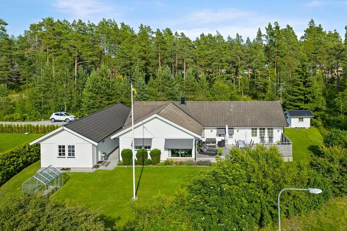 6 rum villa på Mossvägen 6 Lövnäs, Hammarö kommun - bild 1
