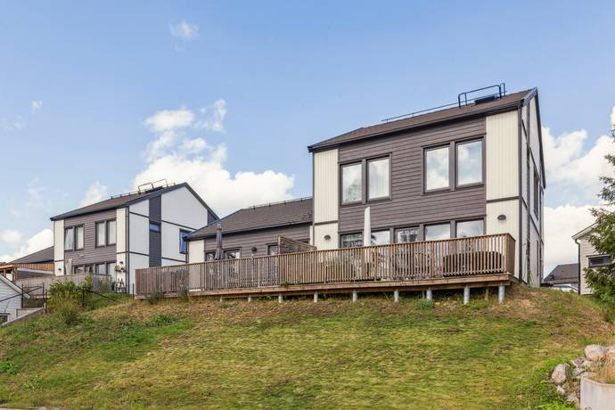 6 rum parhus på Klavebacken 18B Länna, Huddinge kommun - bild 1