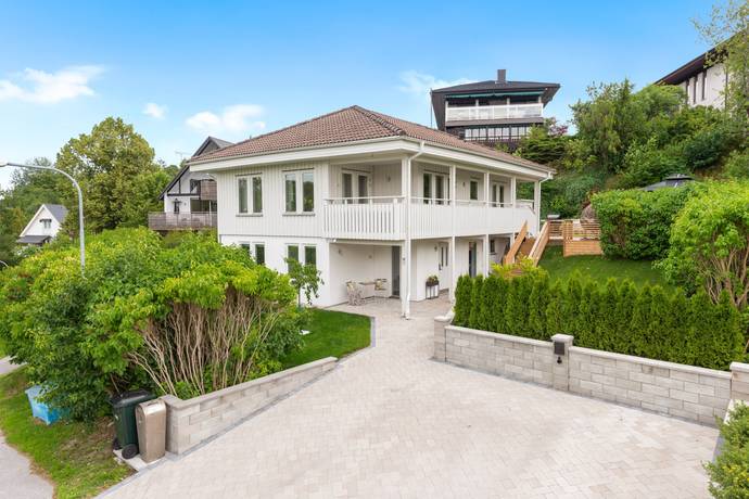 6 rum villa på Berghamnsbrinken 13 Hässelby Södra Villastad, Stockholms kommun - bild 2