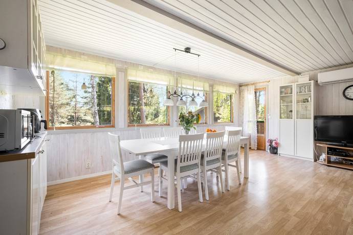 4 rum vinterbonat fritidshus på Ridvägen 4 Bergshamra - Enviken, Norrtälje kommun - bild 4
