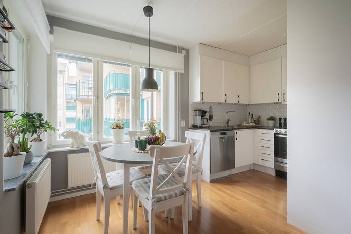 2 rum lägenhet på Rådstuguvägen 11 Centrala Huddinge, Huddinge kommun - bild 2