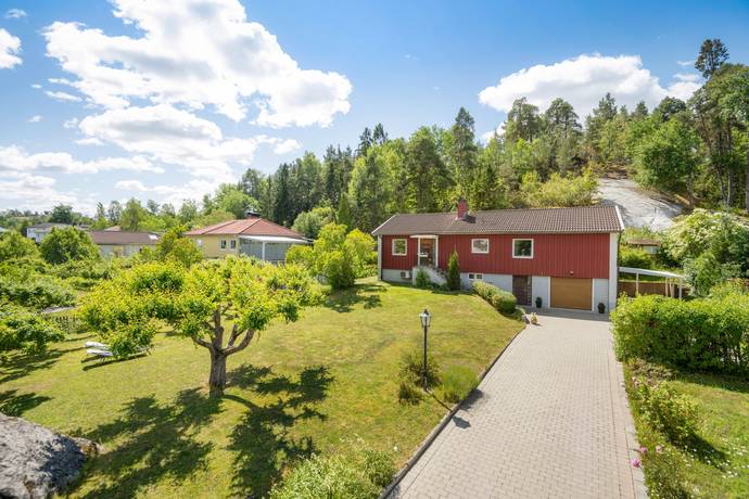 7 rum villa på Kärvbacken 9 Spånga Sundby, Stockholms kommun - bild 1