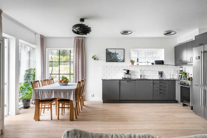 6 rum par-/kedje-/radhus på Skarpängsvägen 37C Svinninge, Österåkers kommun - bild 4