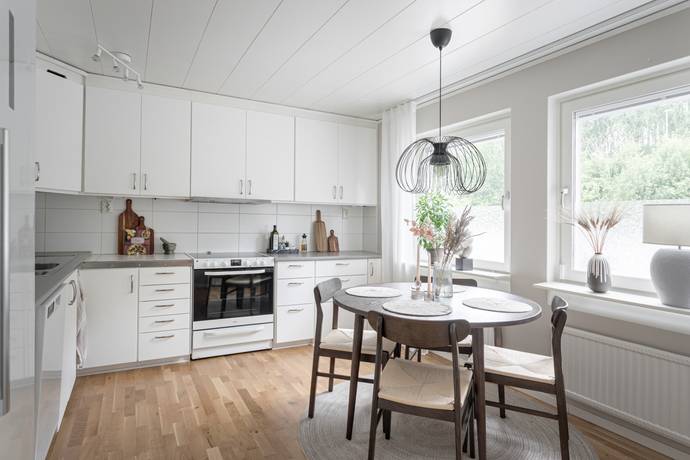 5 rum radhus på Målarstigen 37 Salem, Salems kommun - bild 1