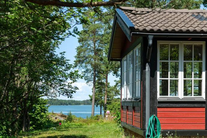 6 rum vinterbonat fritidshus på Svanviken 7 Yxlan -Hysängen, Norrtälje kommun - bild 1