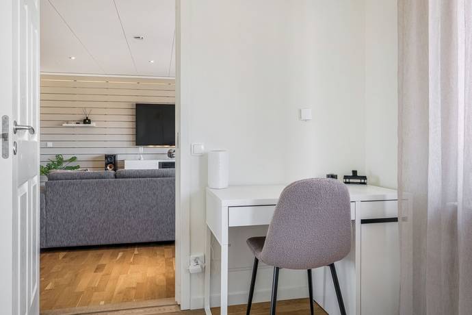 8 rum Radhus på Grenadjärgatan 13 Södra Skiljebo Västerås kommun - bild 24