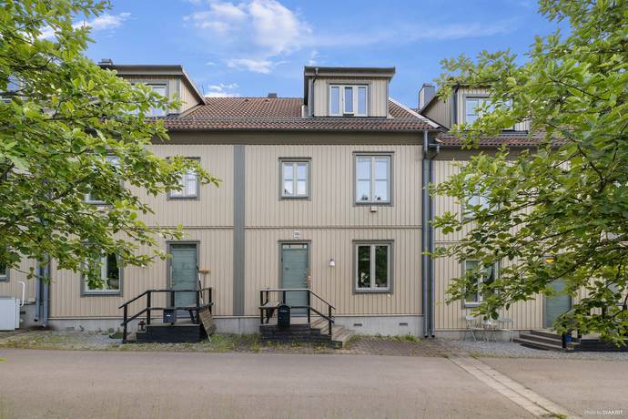 5 rum radhus på Katrinebergsvägen 135 Tullinge, Botkyrka kommun - bild 1