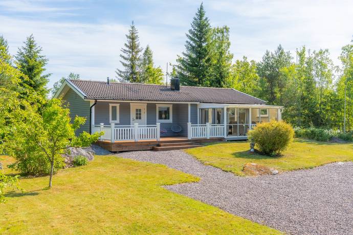 4 rum vinterbonat fritidshus på Edsviksvägen 1 Hjälmsätters Fritidshusområde, Katrineholms kommun - bild 2