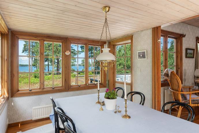 6 rum Vinterbonat fritidshus på Svanviken 7 Yxlan -Hysängen Norrtälje kommun - bild 9