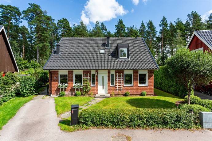 6 rum villa på Travgatan 33 Ullvi backar, Köpings kommun - bild 2