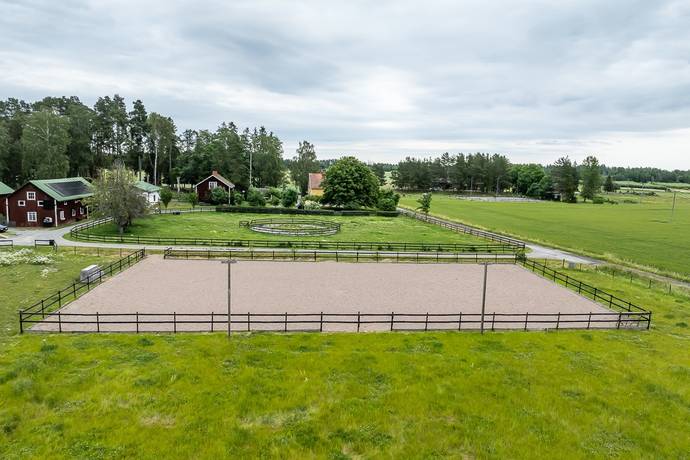5 rum gård utan jordbruk på Litslena Hallarby 9 Grillby, Enköpings kommun - bild 1