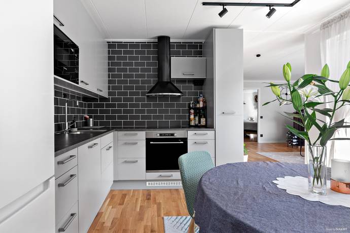 3 rum lägenhet på Skäcklingevägen 43 Tumba, Botkyrka kommun - bild 1