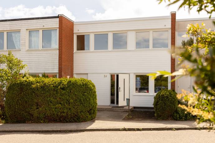 6 rum radhus på Småskolevägen 37 Mårtens Fälad, Lunds kommun - bild 1
