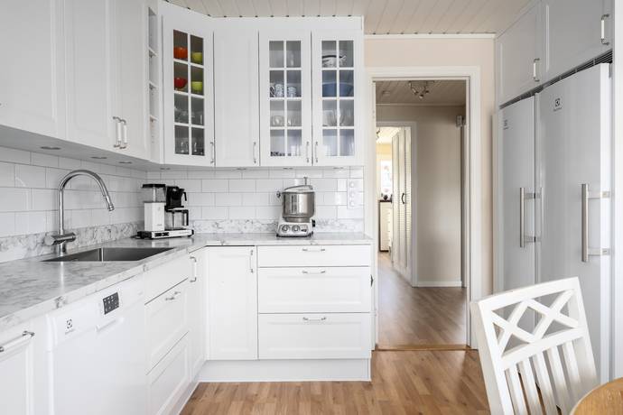 4 rum radhus på Stora Hundens gata 556 Brandbergen, Haninge kommun - bild 4