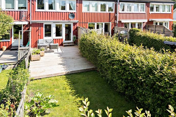 5 rum radhus på Hallonvägen 16 Floda - Uddared, Lerums kommun - bild 1