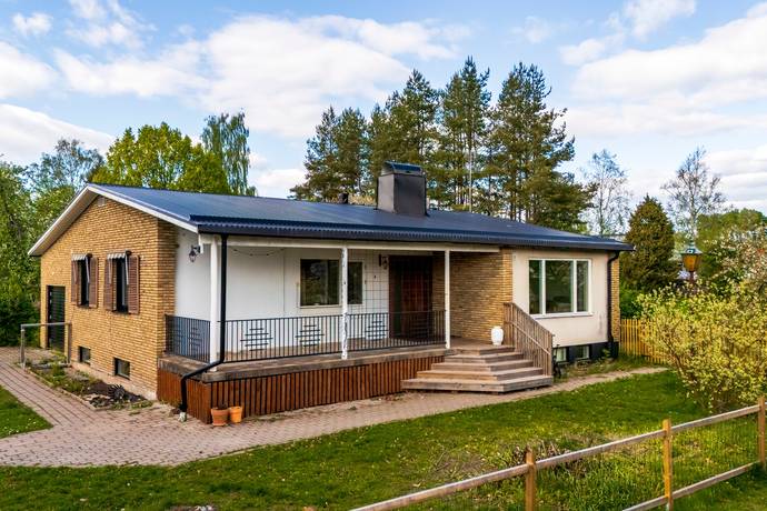 4 rum villa på Sveagatan 9 Centrum, Kils kommun - bild 1