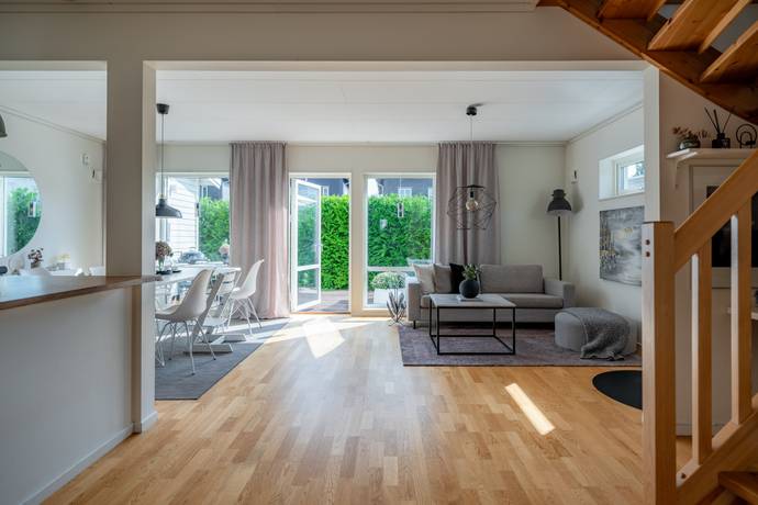 5 rum villa på Norra Årvägen 2 Brunnby Park, Upplands Väsby kommun - bild 3