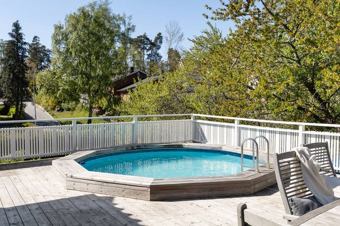 8 rum villa på Ängshalsvägen 6 Kvarnbergsplan, Huddinge kommun - bild 2