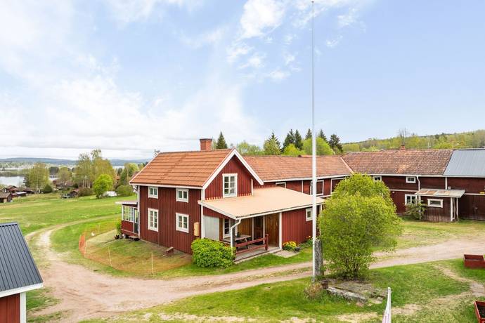 gård med jordbruk på Alvik Alviksvägen 168 Alvik, Leksands kommun - bild 1