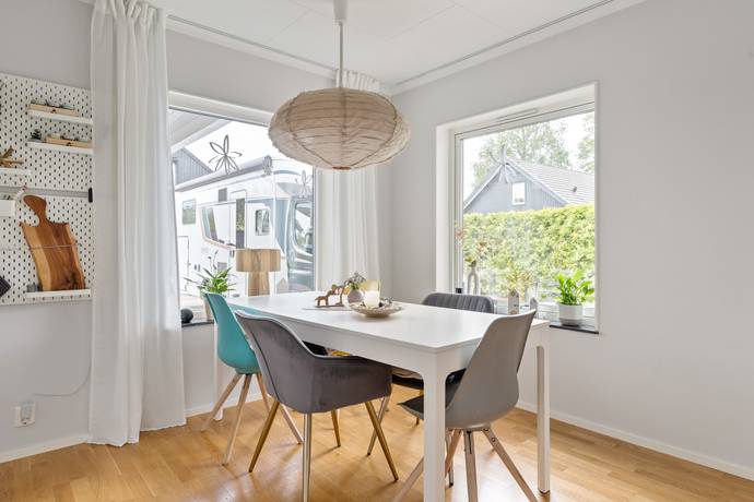 5 rum radhus på Lillängsvägen 11A Gäddeholm, Västerås kommun - bild 5