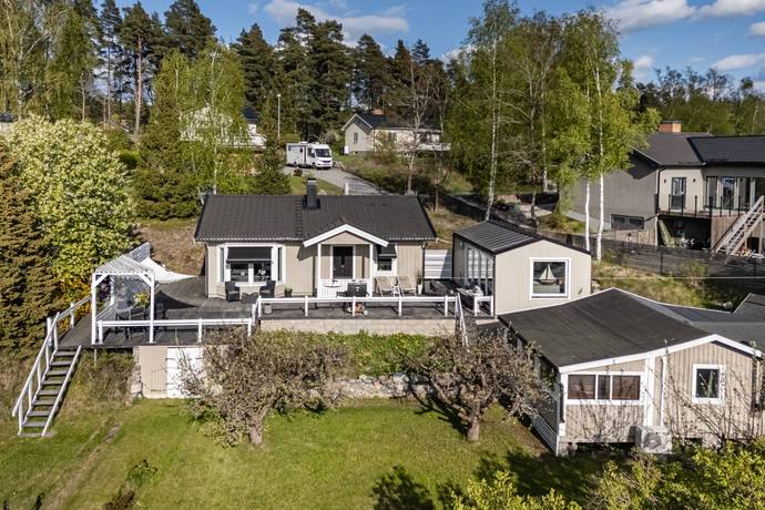 3 rum Villa på Sankt Eriks Väg 12 Stäket Järfälla kommun - bild 1