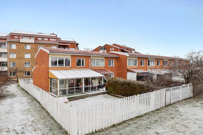 5 rum Radhus på Vänortsringen 22 Centrala Märsta Sigtuna kommun - bild 2
