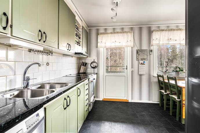 6 rum Kedjehus på Prästkragevägen 5 Norrby Fagersta kommun - bild 14
