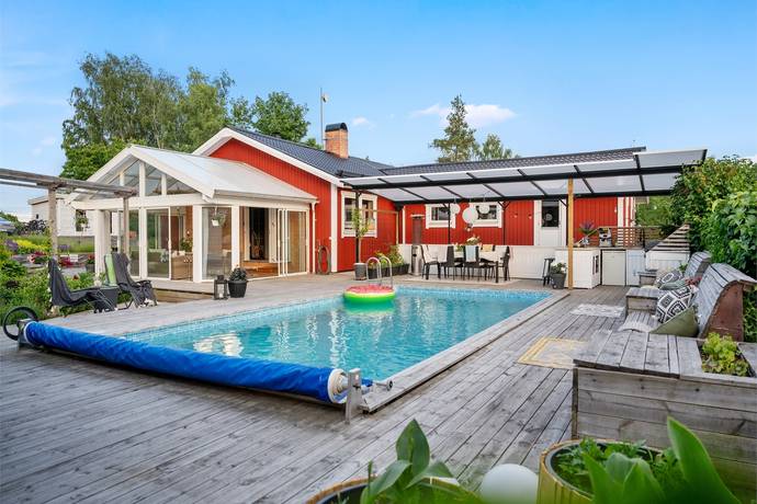 8 rum villa på Kvarntorpsvägen 7B Runö, Österåkers kommun - bild 1