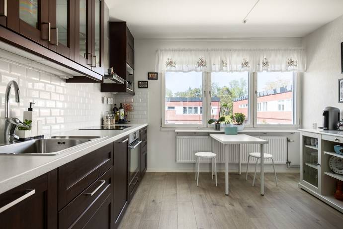 3 rum lägenhet på Ljuskärrsvägen 64 Ljuskärrsberget - Saltsjöbaden, Nacka kommun - bild 3