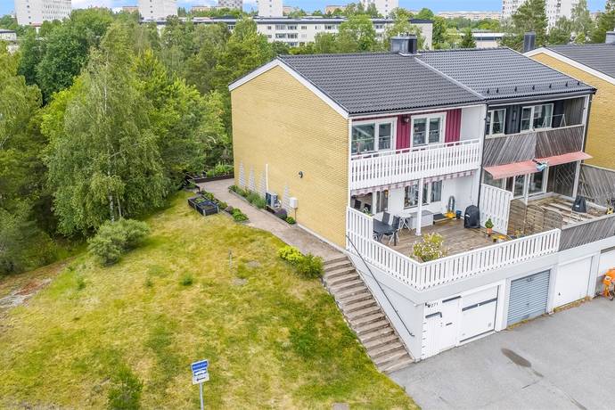 radhus på Lodjurets gata 271 Haninge, Haninge kommun - bild 1