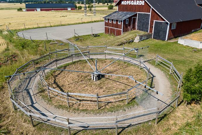 8 rum gård/skog på Fröslunda Noppsgärde 2 Örsundsbro, Enköpings kommun - bild 4