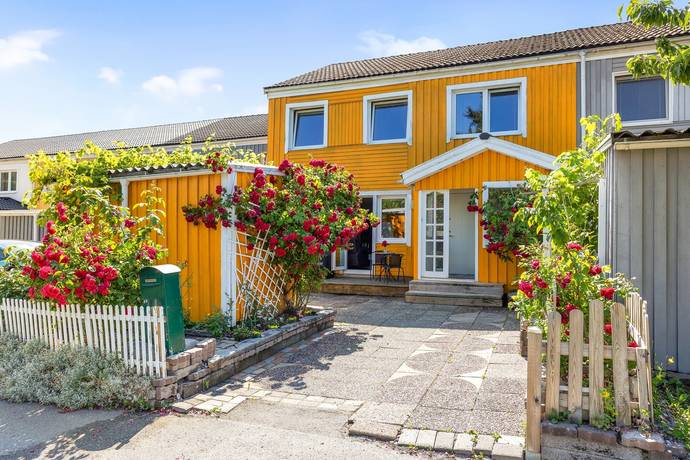 6 rum Radhus på Kamomillvägen 15 Botkyrka kommun - bild 1