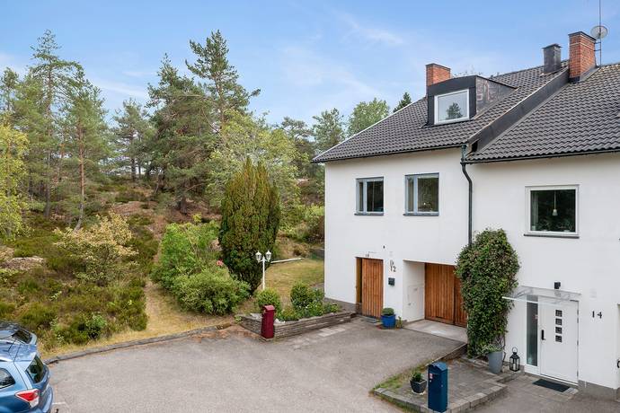 5 rum radhus på Restavägen 12 Segeltorp, Huddinge kommun - bild 1