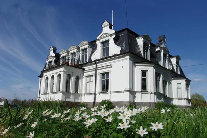 11 rum gård med jordbruk på Jällsta Herrgård Björklinge, Uppsala kommun - bild 1