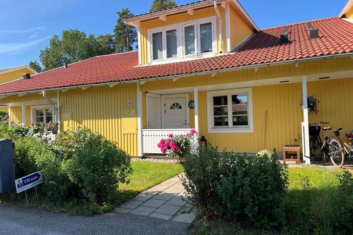 5 rum radhus på Brittgårdsvägen 22 Träkvista, Ekerö kommun - bild 1