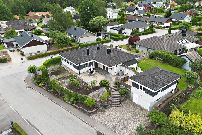 5 rum villa på Skillnadsgatan 41 Eriksro, Trollhättans kommun - bild 1
