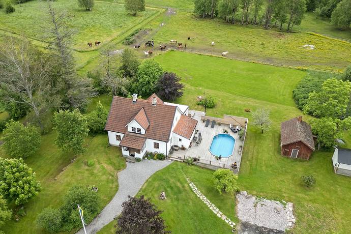9 rum gård utan jordbruk på Härminge 424 Almbro, Örebro kommun - bild 2