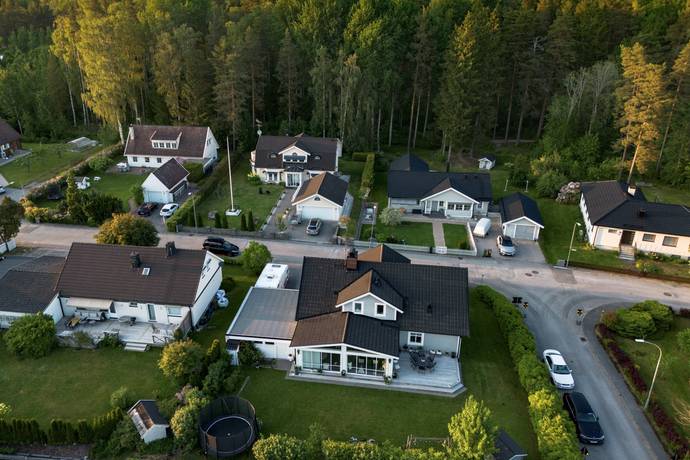 10 rum villa på Rödklintsgatan 11 Nya Hjärsta, Örebro kommun - bild 5